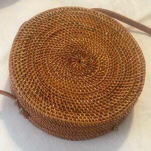 Round woven straw bag